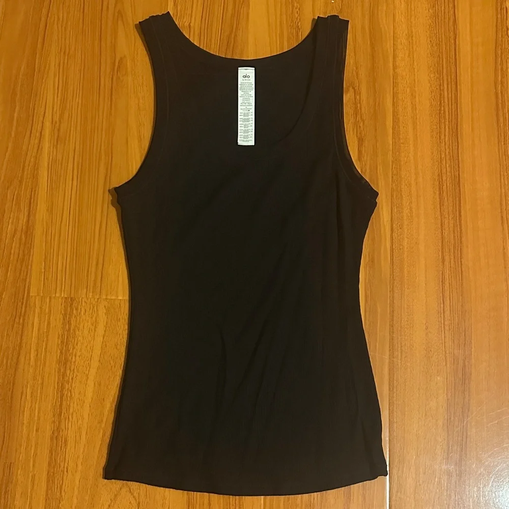 Alo Ribbed Mesh Secret Tank - Picture 2 of 5